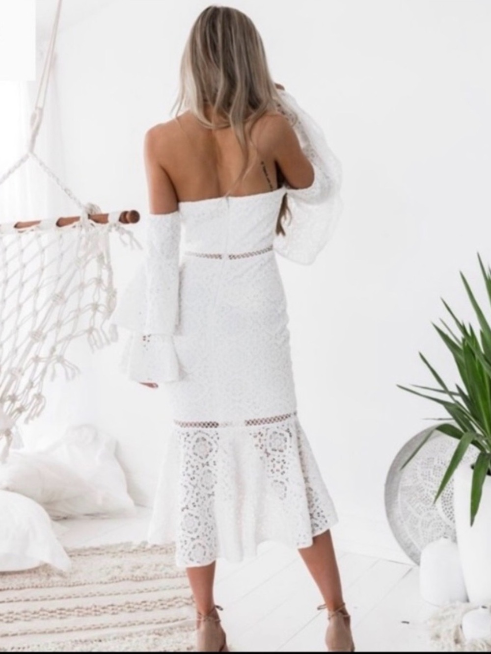 WHITE LACE DRESS - Picture 2 of 4